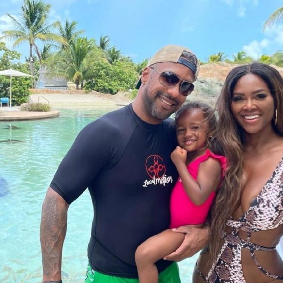Kenya Moore And Marc Daly Enjoy "Family Time" In The Bahamas With Daughter Brooklyn