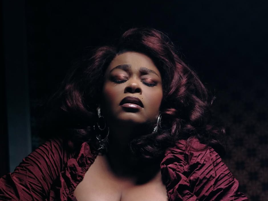 Jill Scott Goes Wine Red And More Best Celebrity Beauty Moments